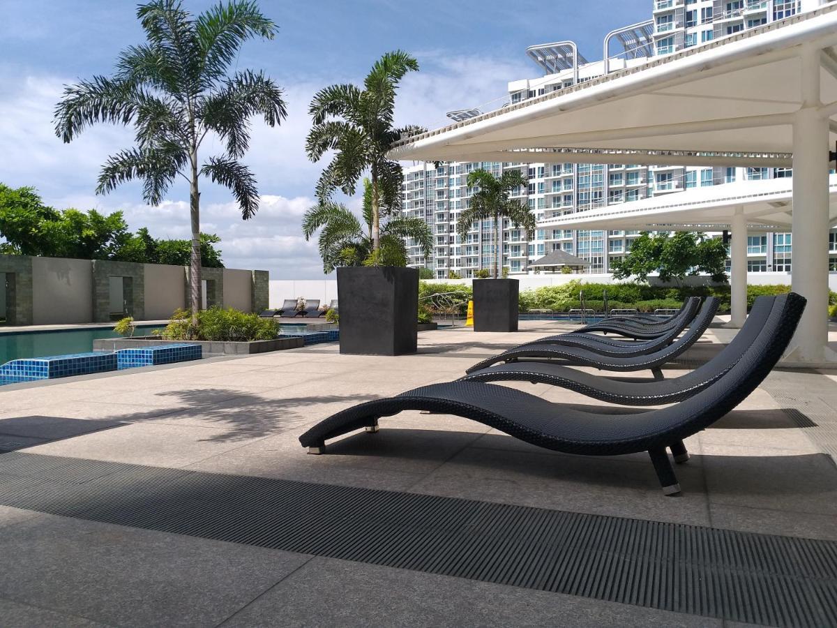 Mactan Newtown With Sun Set And Garden View Cebu Exterior foto