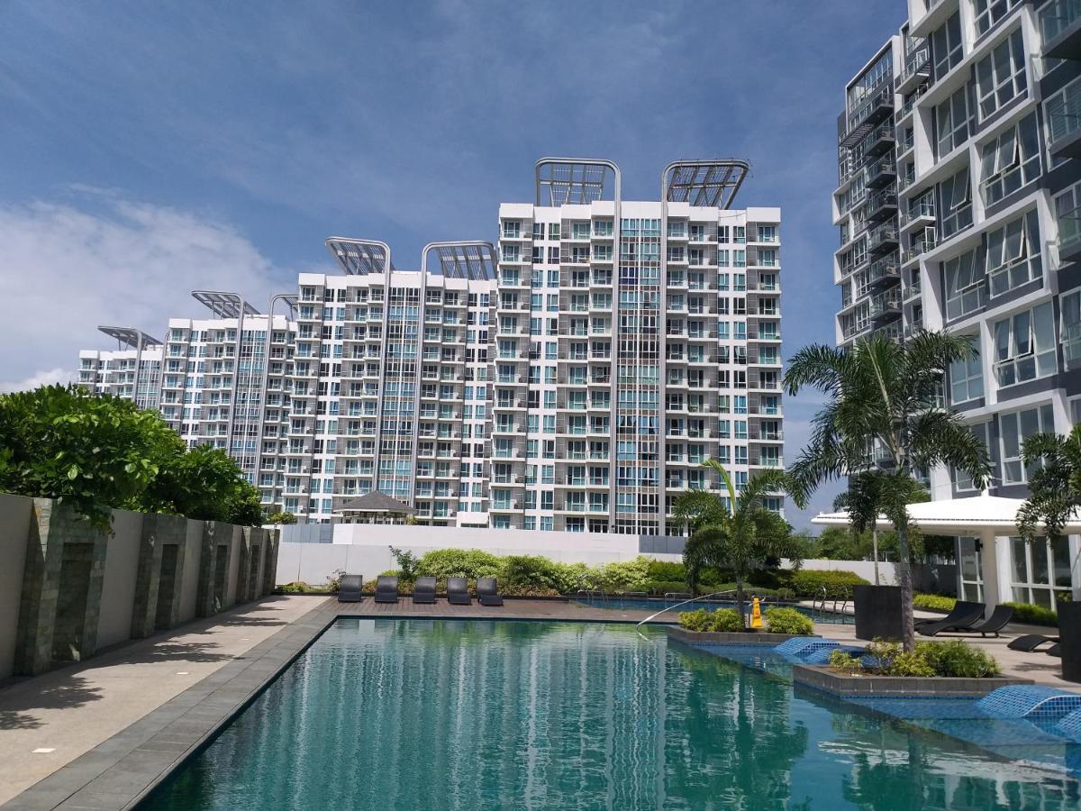Mactan Newtown With Sun Set And Garden View Cebu Exterior foto