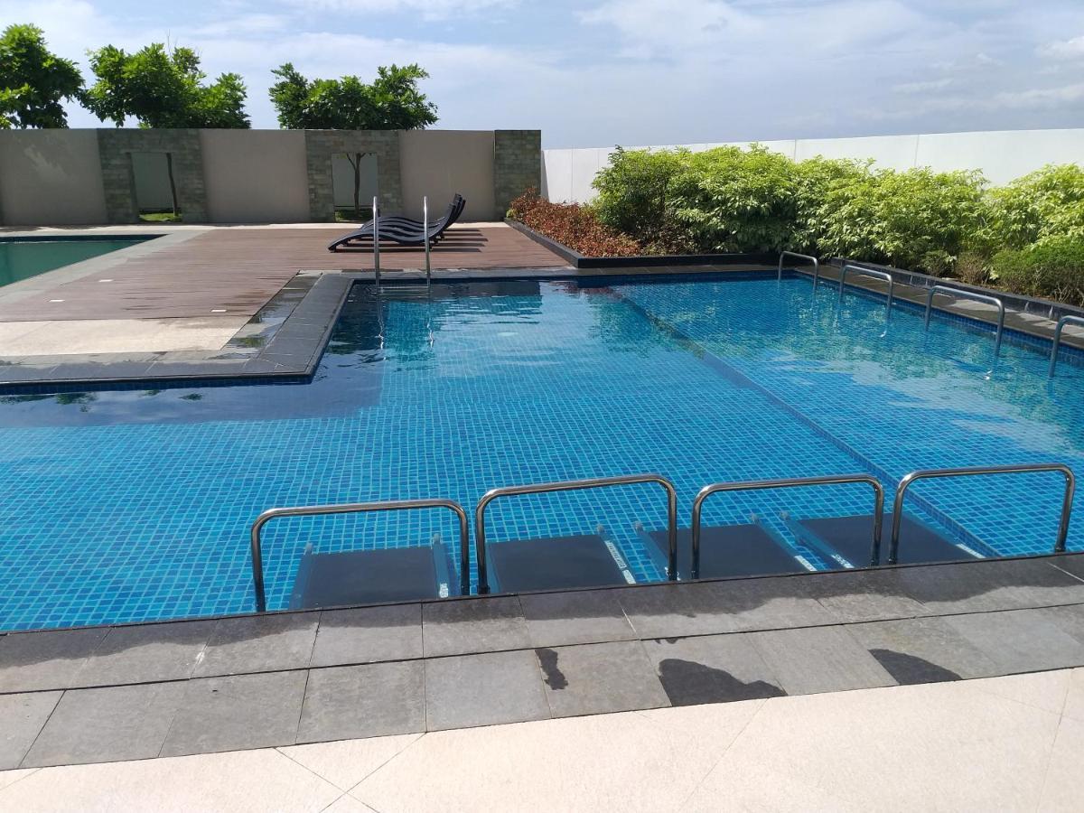 Mactan Newtown With Sun Set And Garden View Cebu Exterior foto