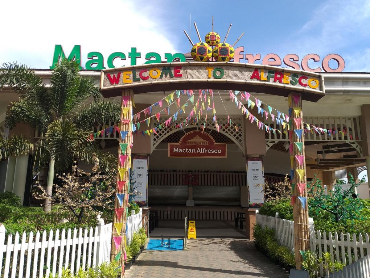 Mactan Newtown With Sun Set And Garden View Cebu Exterior foto