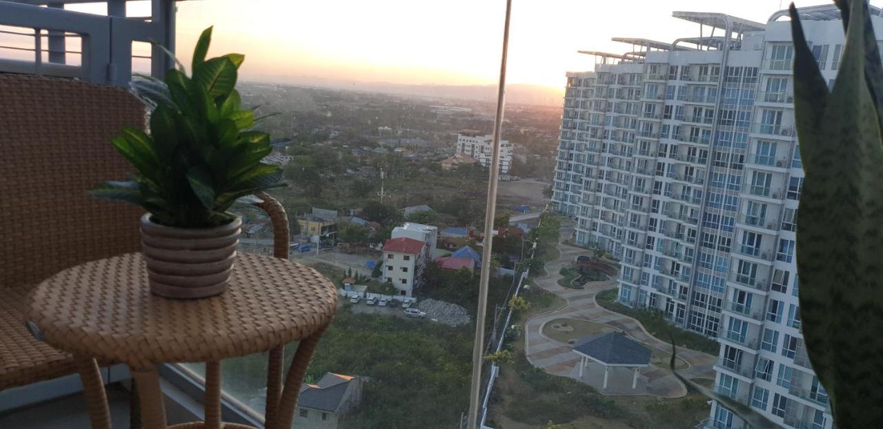 Mactan Newtown With Sun Set And Garden View Cebu Exterior foto